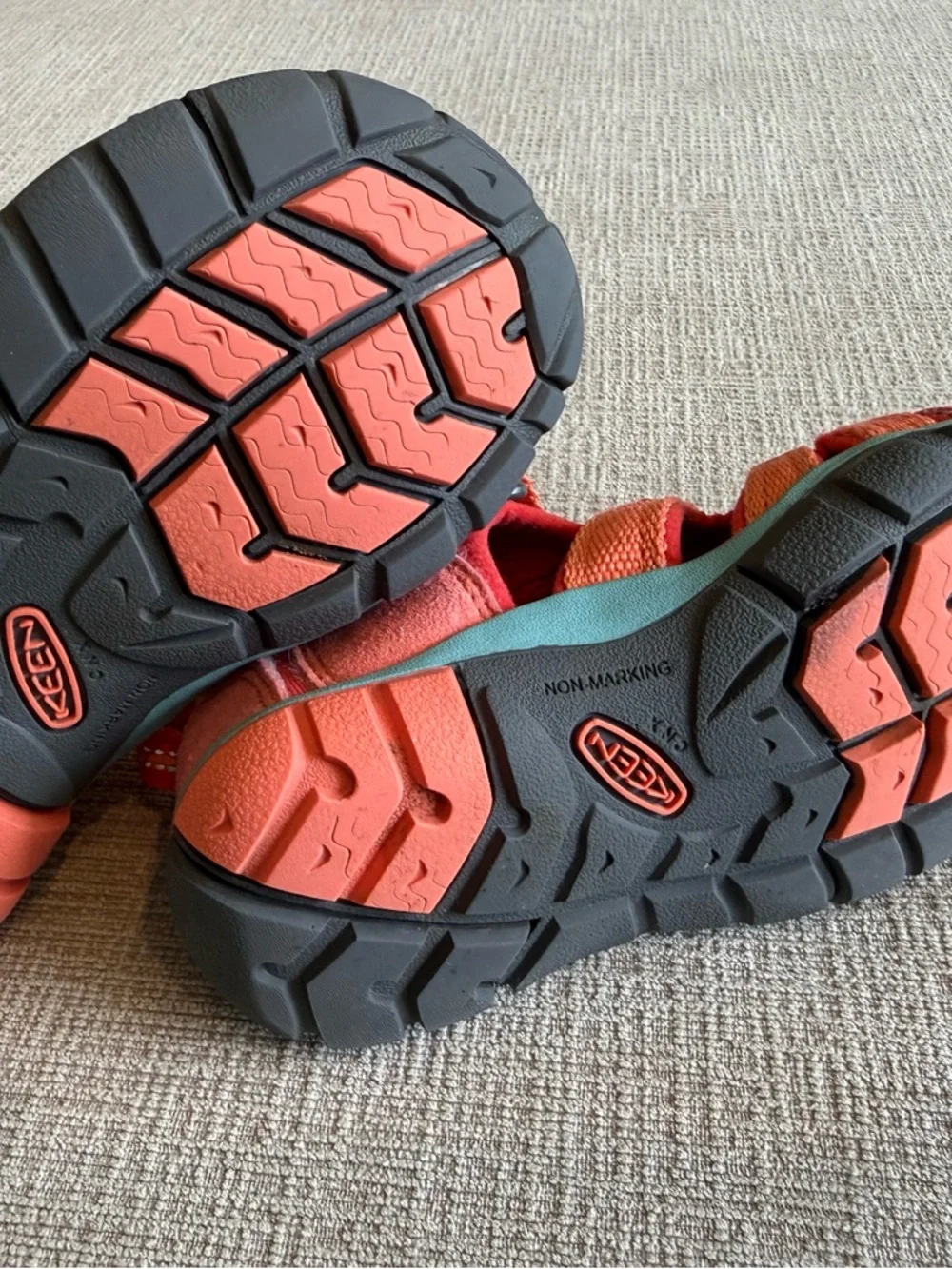 Keen Newport Girls Size 9 - Picture 5 of 8
